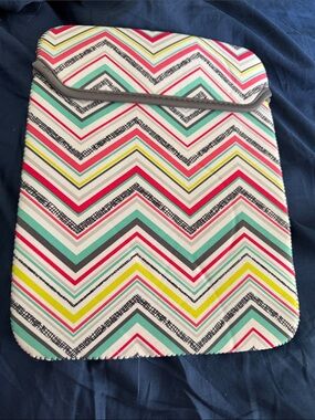 thirty-one Chevron Tablet Sleeve in White, Teal, Pink, Yellow, Gray